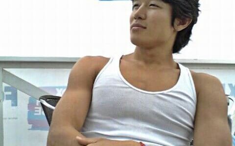 鈴木亮平の筋肉はなぜ別格？映画やドラマで魅せる肉体改造の全記録