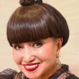 黒柳徹子は年収が桁違い？伝説級キャリアに隠された努力の軌跡