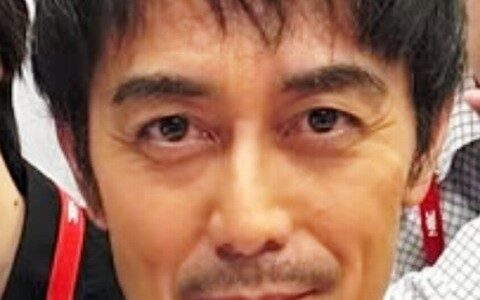 阿部寛と妻の写真が話題に！長年愛される俳優の人間的な魅力
